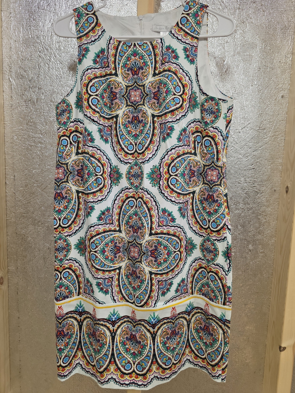 London Times White Paisley Medallion Sleeveless Shift Dress Size 10